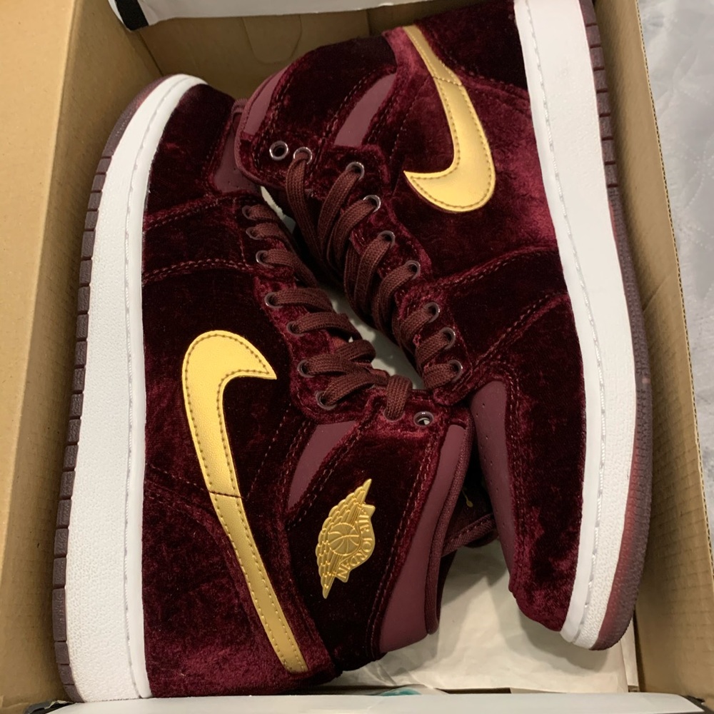 Velvet Retro 1
